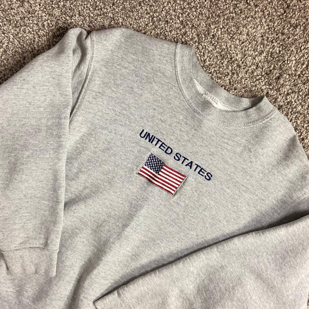embroidered United States crew neck
